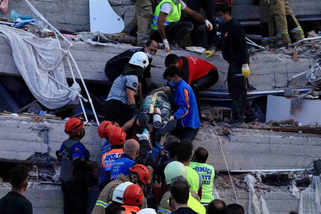 Önce çığlıklar sonra toz bulutu... İzmir'deki 15 saniyelik kabusun üzerinden iki yıl geçti 31