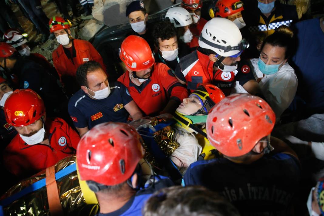 Önce çığlıklar sonra toz bulutu... İzmir'deki 15 saniyelik kabusun üzerinden iki yıl geçti 20