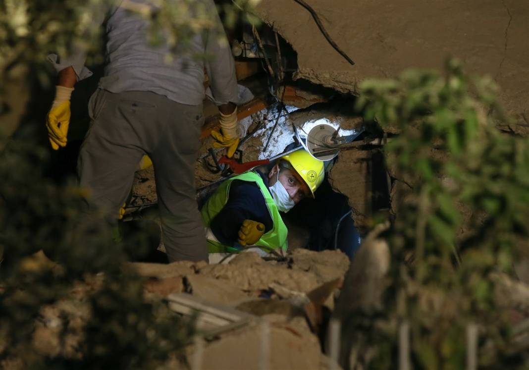 Önce çığlıklar sonra toz bulutu... İzmir'deki 15 saniyelik kabusun üzerinden iki yıl geçti 18