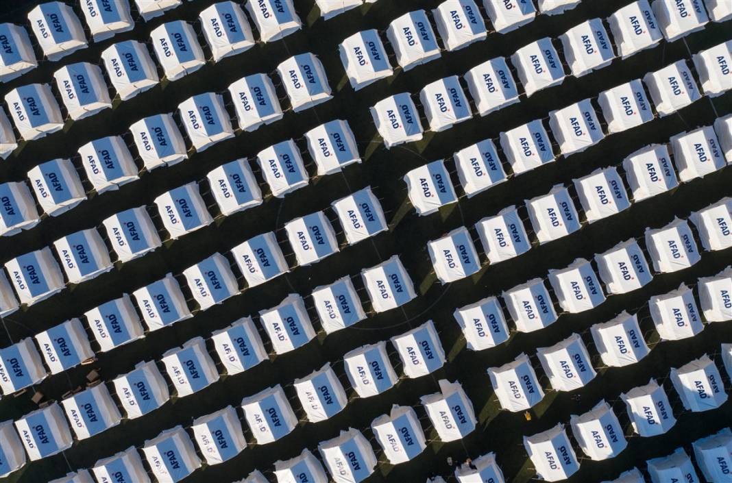 Önce çığlıklar sonra toz bulutu... İzmir'deki 15 saniyelik kabusun üzerinden iki yıl geçti 13