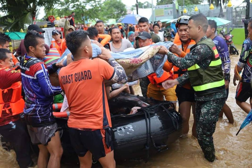 Filipinler'de 'Nalgae' kabusu! Ölü sayısı her geçen gün artıyor 11