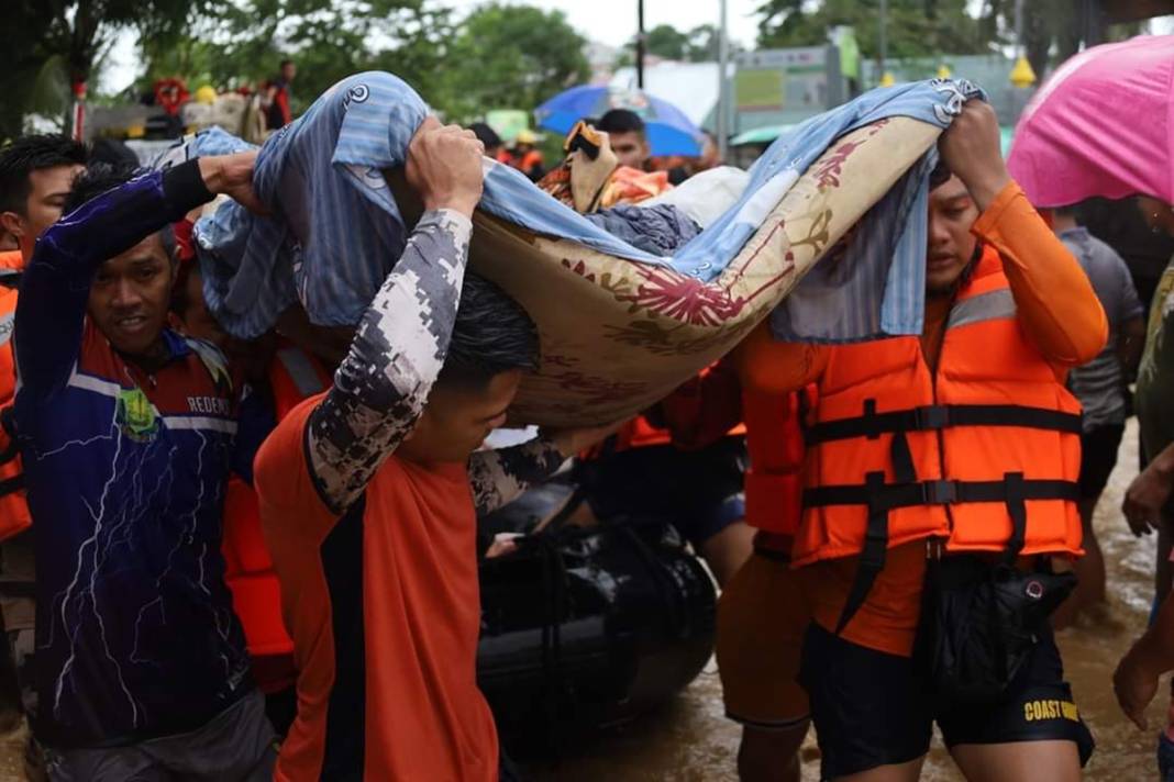 Filipinler'de 'Nalgae' kabusu! Ölü sayısı her geçen gün artıyor 14