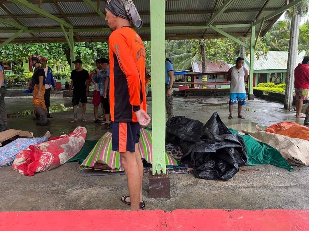 Filipinler'de 'Nalgae' kabusu! Ölü sayısı her geçen gün artıyor 3