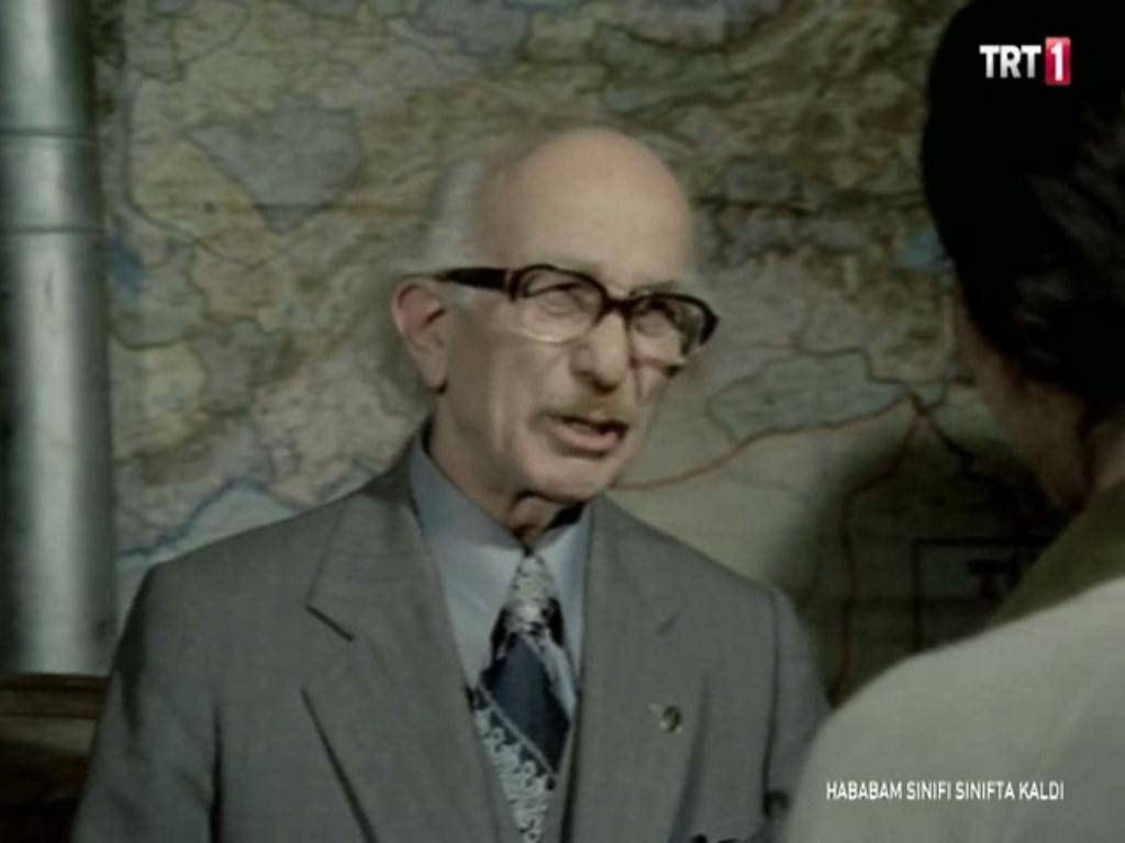 Trajik ölümüyle herkesi yasa boğmuştu... Hababam Sınıfı'nın Akil hocasının kızı bakın kim çıktı! Meğer hep gözümüzün önündeymiş 3