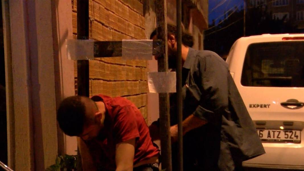 Tekme tokat dövüp zincirle direğe bağladılar 9