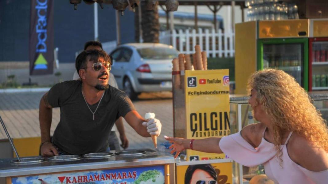 Çılgın Dondurmacı Mehmet Dinç'in aslen nereli olduğunu öğrenenler şok oluyor! Kıvrak dansının nereden geldiği belli oldu... 5