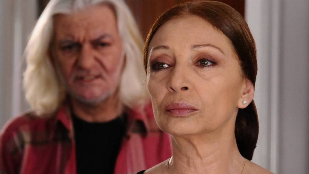 Trajik ölümüyle herkesi yasa boğmuştu... Hababam Sınıfı'nın Akil hocasının kızı bakın kim çıktı! Meğer hep gözümüzün önündeymiş 7