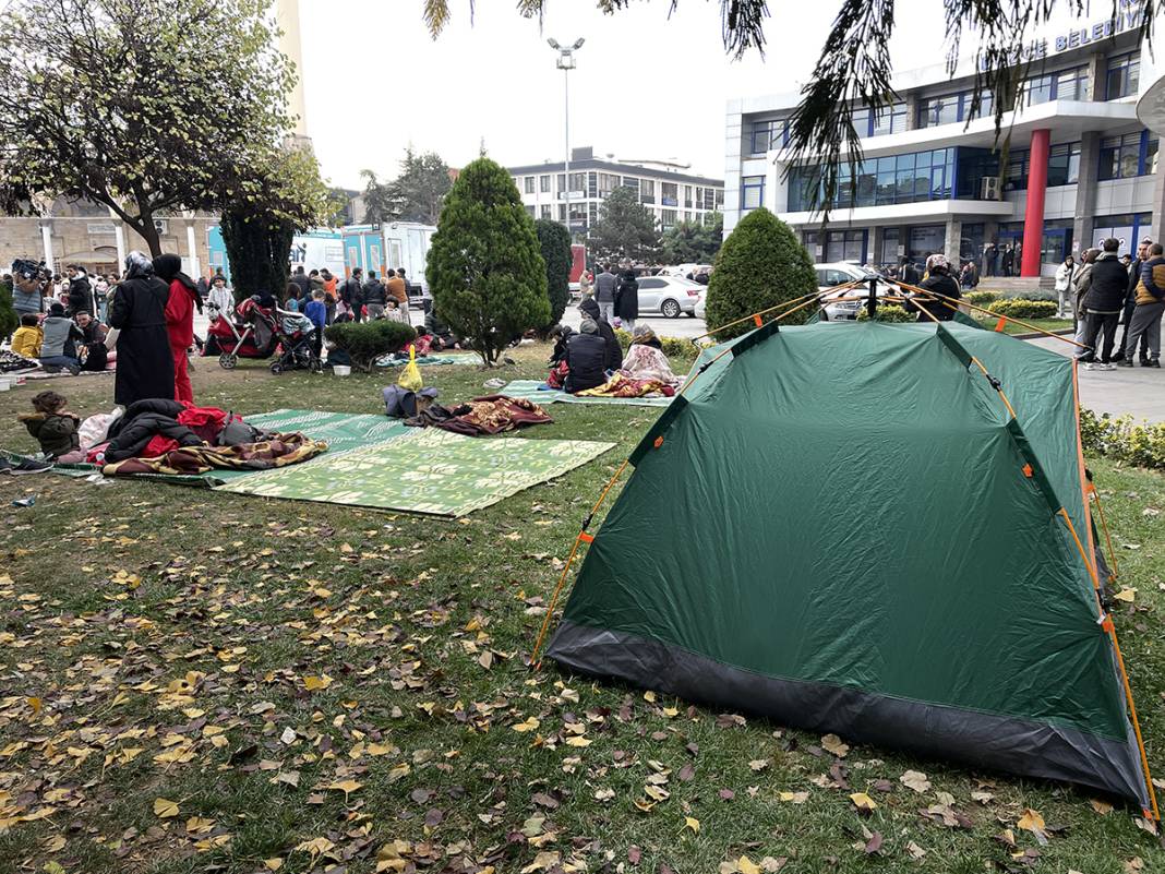 Düzce'deki depremin hasarı gün ağarınca ortaya çıktı 1