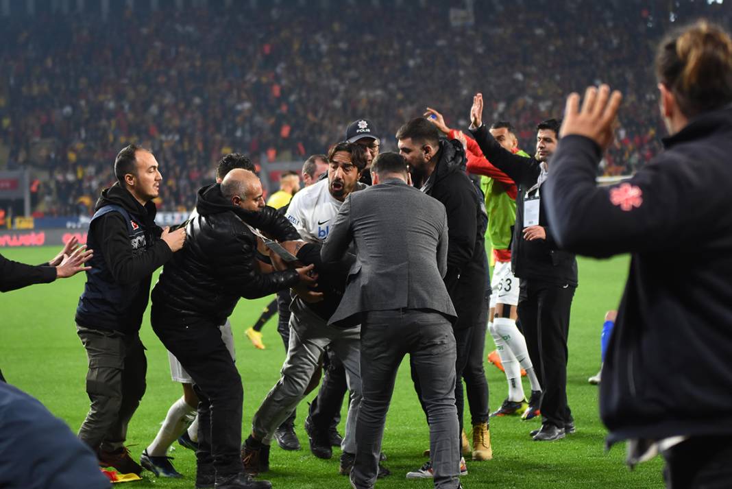 Türk futbolunun utanç gecesi: Dünyada gündem oldu, tüm Türkiye kınadı 9