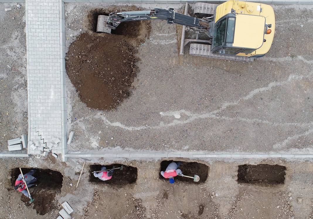 Ölü yok yüzlerce mezar var! Erzurum'dan ürküten kareler 1