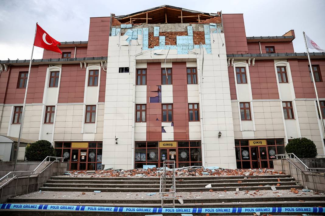 Düzce'deki depremin hasarı gün ağarınca ortaya çıktı 6
