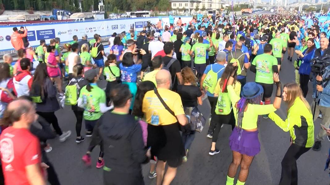 Kütükle gelen de vardı, prenses kostümüyle de... 44. İstanbul Maratonu'nda renkli görüntüler 10