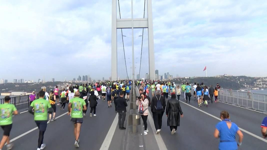 Kütükle gelen de vardı, prenses kostümüyle de... 44. İstanbul Maratonu'nda renkli görüntüler 11
