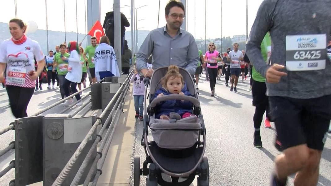 Kütükle gelen de vardı, prenses kostümüyle de... 44. İstanbul Maratonu'nda renkli görüntüler 8
