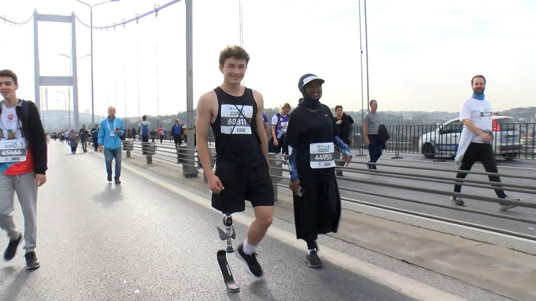 Kütükle gelen de vardı, prenses kostümüyle de... 44. İstanbul Maratonu'nda renkli görüntüler 6