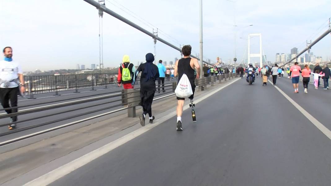 Kütükle gelen de vardı, prenses kostümüyle de... 44. İstanbul Maratonu'nda renkli görüntüler 2