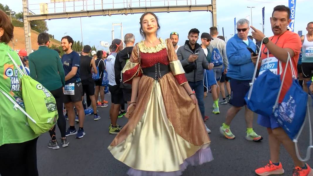 Kütükle gelen de vardı, prenses kostümüyle de... 44. İstanbul Maratonu'nda renkli görüntüler 4