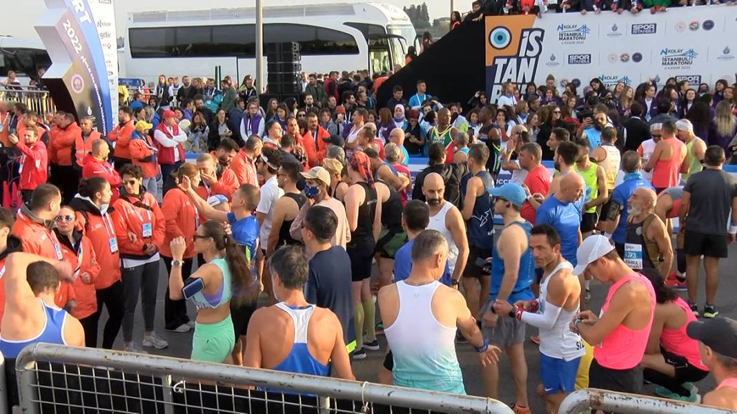 Kütükle gelen de vardı, prenses kostümüyle de... 44. İstanbul Maratonu'nda renkli görüntüler 13