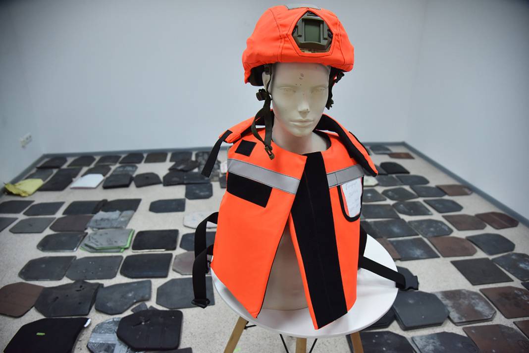 Ukraynalılar savaşın çocukları için kurşun geçirmez yelek üretiyor 5