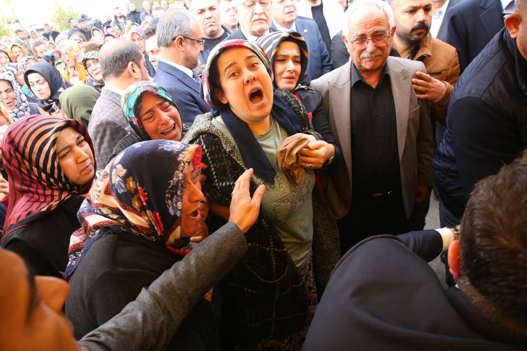 Roketli saldırıda şehit olan 5 yaşındaki Şehit Hasan son yolculuğuna uğurlandı: Evlada en acı veda 4