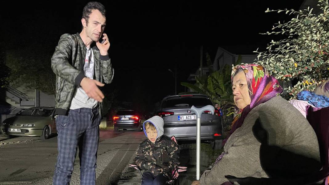 Depremin ardından halk sokağa koştu 4