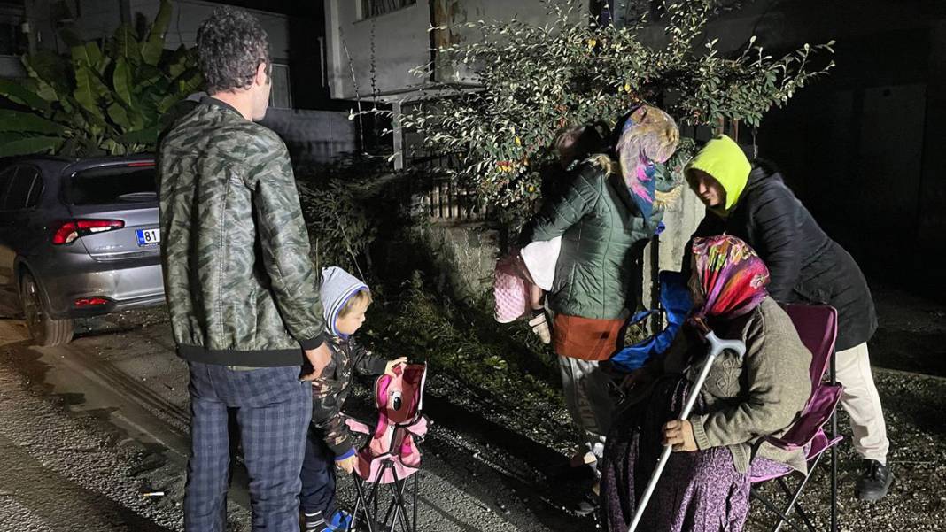 Depremin ardından halk sokağa koştu 6