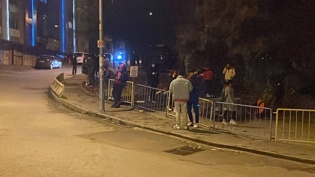 Depremin ardından halk sokağa koştu 2