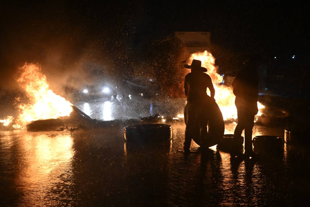 Brezilya'da seçim gerginliği sürüyor: Bolsonaro yanlısı kamyoncular otoyolları kapattı 13