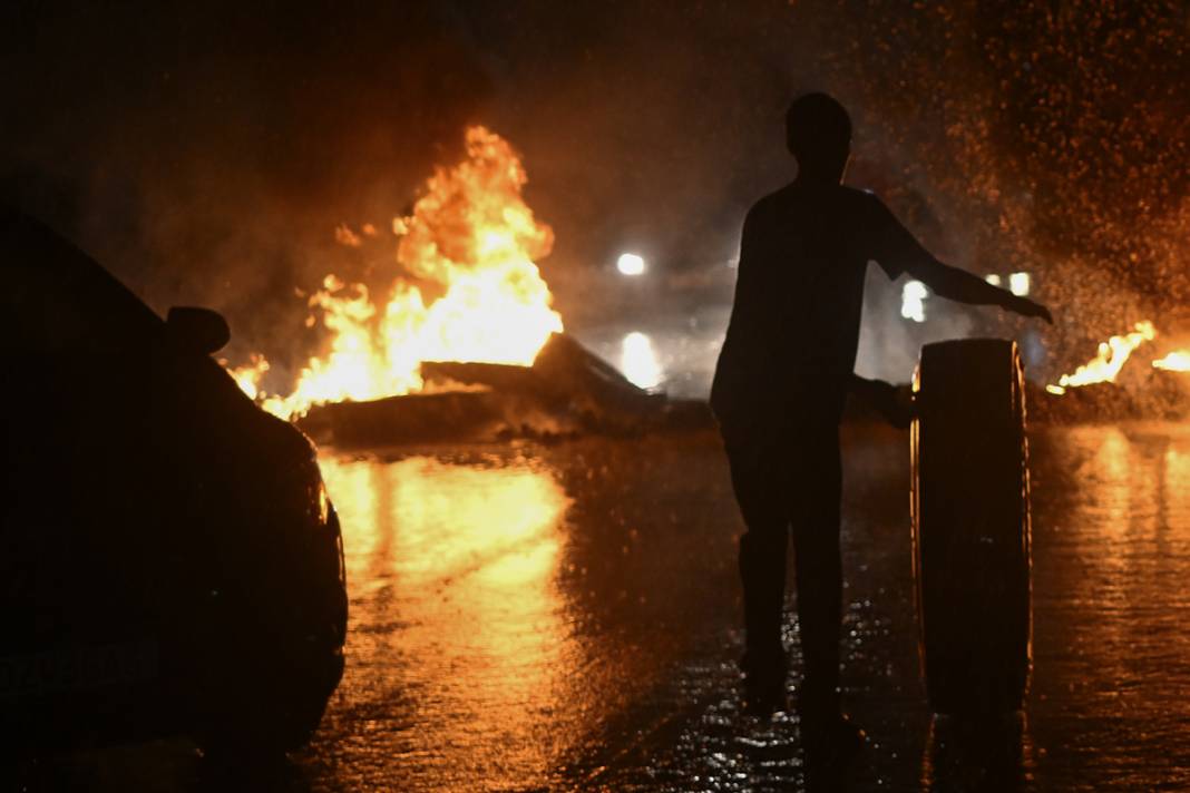 Brezilya'da seçim gerginliği sürüyor: Bolsonaro yanlısı kamyoncular otoyolları kapattı 15