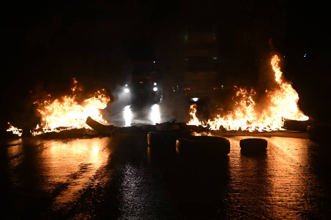 Brezilya'da seçim gerginliği sürüyor: Bolsonaro yanlısı kamyoncular otoyolları kapattı 11