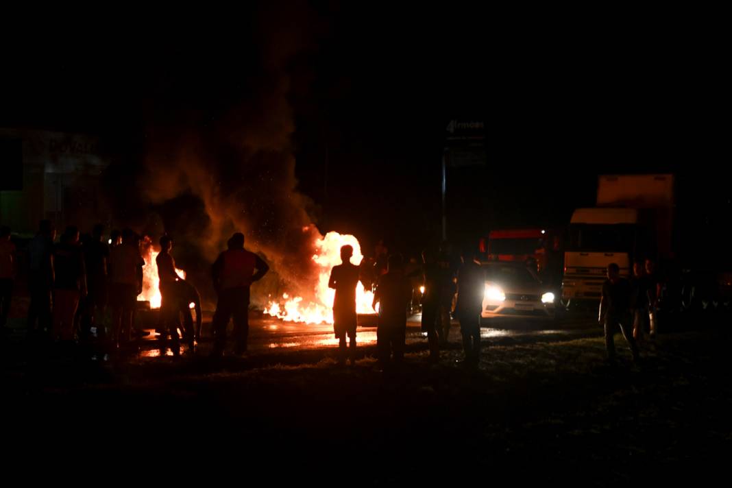 Brezilya'da seçim gerginliği sürüyor: Bolsonaro yanlısı kamyoncular otoyolları kapattı 10