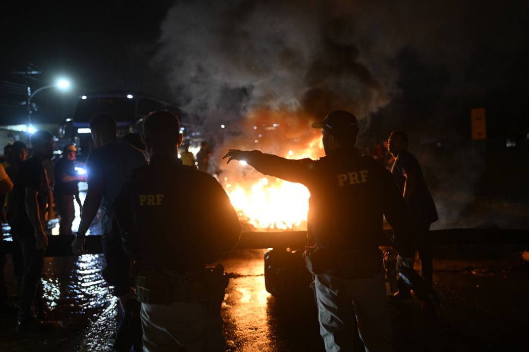Brezilya'da seçim gerginliği sürüyor: Bolsonaro yanlısı kamyoncular otoyolları kapattı 9