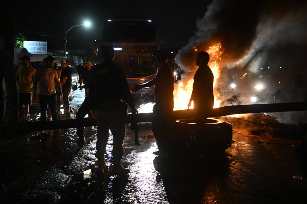 Brezilya'da seçim gerginliği sürüyor: Bolsonaro yanlısı kamyoncular otoyolları kapattı 7