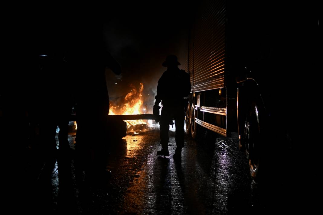 Brezilya'da seçim gerginliği sürüyor: Bolsonaro yanlısı kamyoncular otoyolları kapattı 4