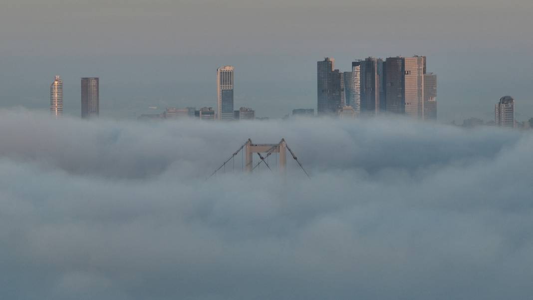 İstanbul'a sis çöktü, kara ve deniz trafiği durdu 7
