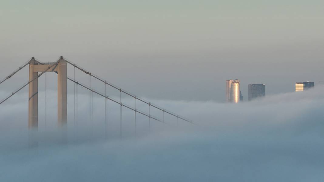 İstanbul'a sis çöktü, kara ve deniz trafiği durdu 8