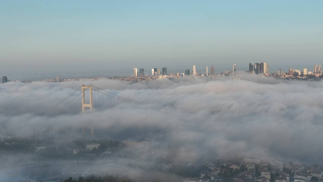 İstanbul'a sis çöktü, kara ve deniz trafiği durdu 4