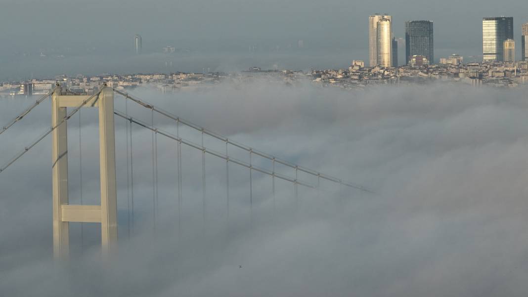 İstanbul'a sis çöktü, kara ve deniz trafiği durdu 3