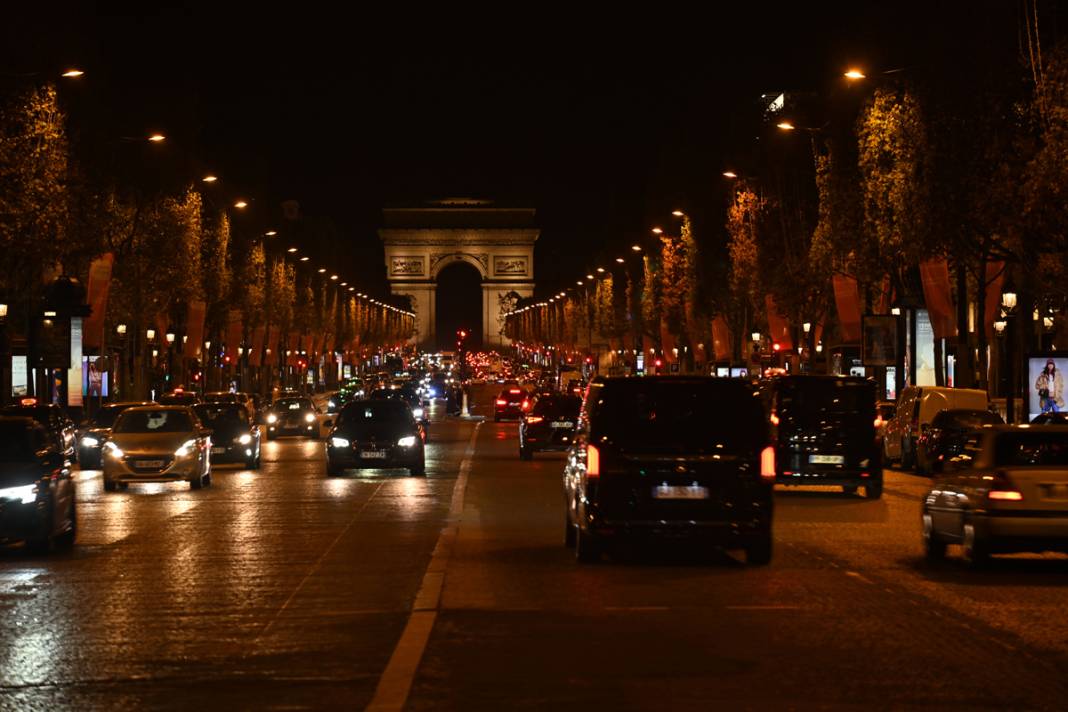 Enerji krizi Paris'i karanlığa gömdü 10