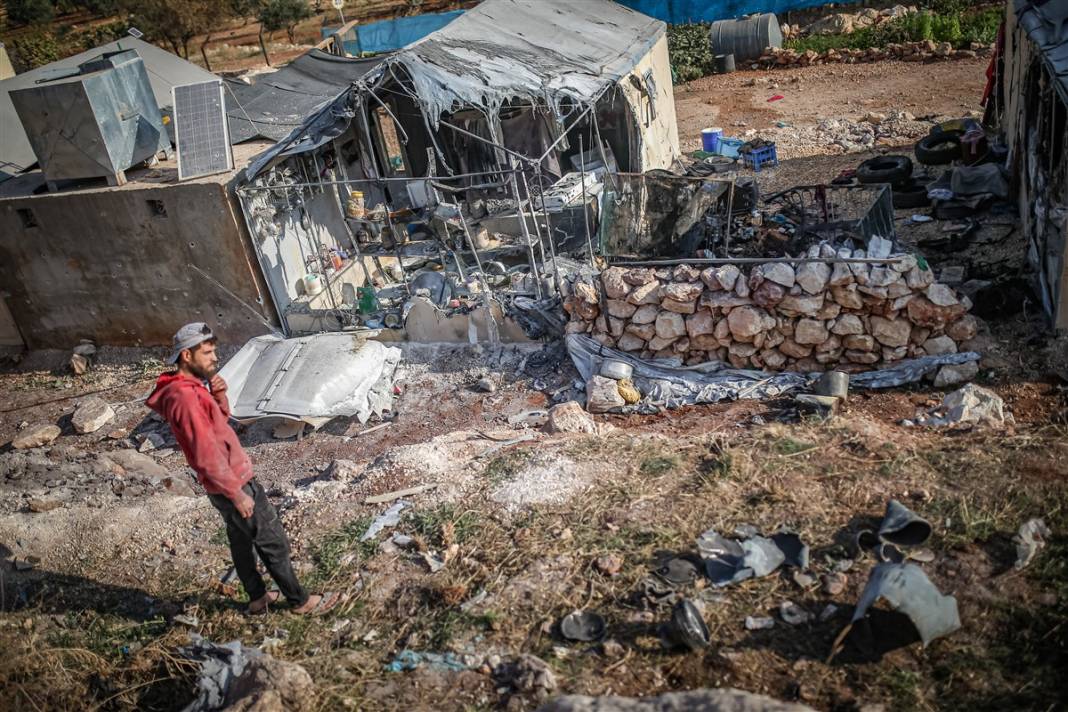 Misket bombalarıyla gelen vahşet! Esad çadır kampı vurdu 9