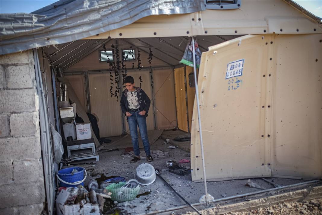 Misket bombalarıyla gelen vahşet! Esad çadır kampı vurdu 6