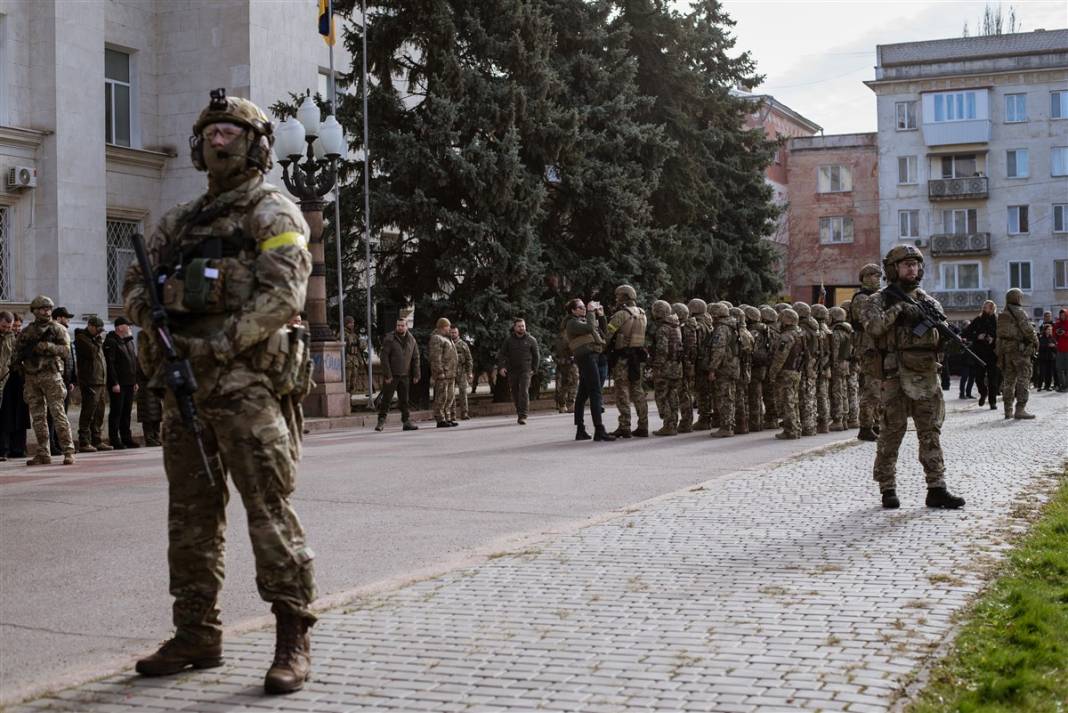 Zelenskiy'den zafer tebessümü: Herson'da kutlamalar devam ediyor 42
