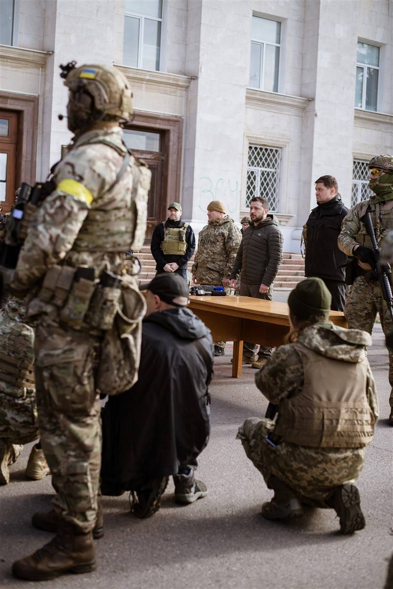 Zelenskiy'den zafer tebessümü: Herson'da kutlamalar devam ediyor 44