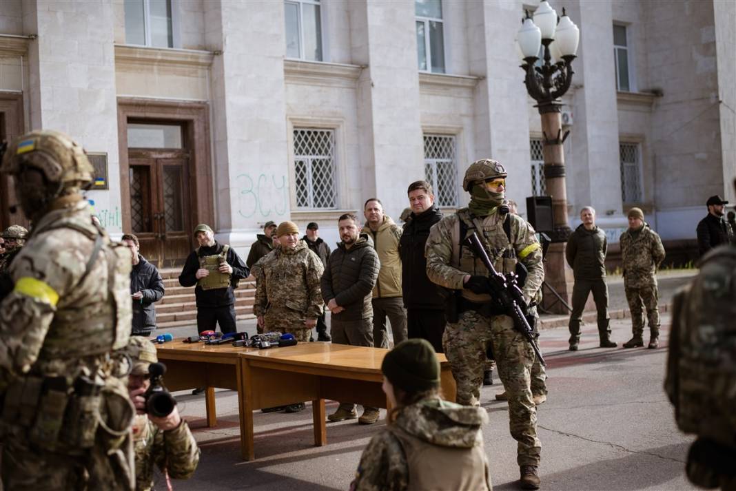 Zelenskiy'den zafer tebessümü: Herson'da kutlamalar devam ediyor 39