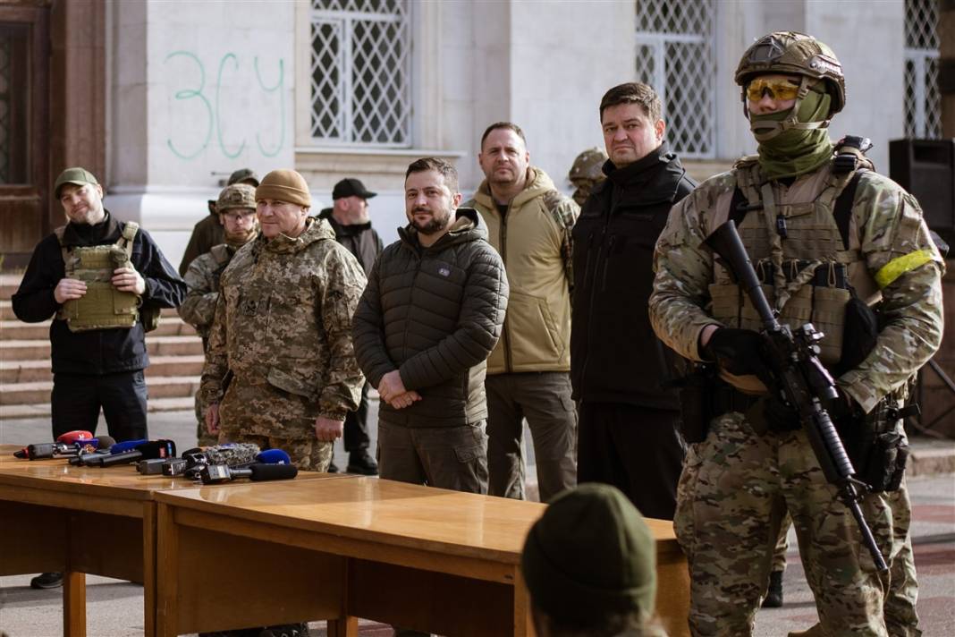 Zelenskiy'den zafer tebessümü: Herson'da kutlamalar devam ediyor 38