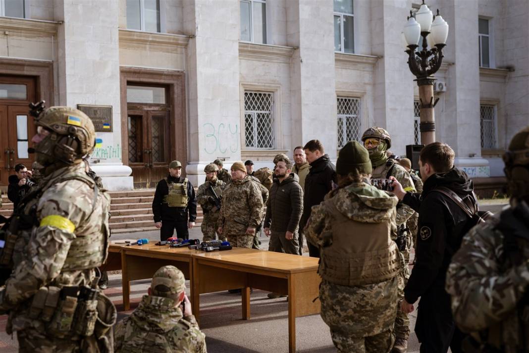 Zelenskiy'den zafer tebessümü: Herson'da kutlamalar devam ediyor 33