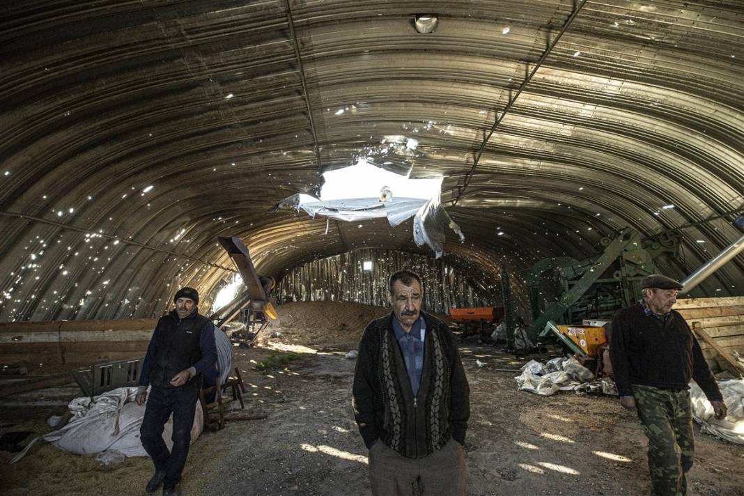 Herson'daki bu köyde hayat durdu! 'Artık evimiz yok' 17