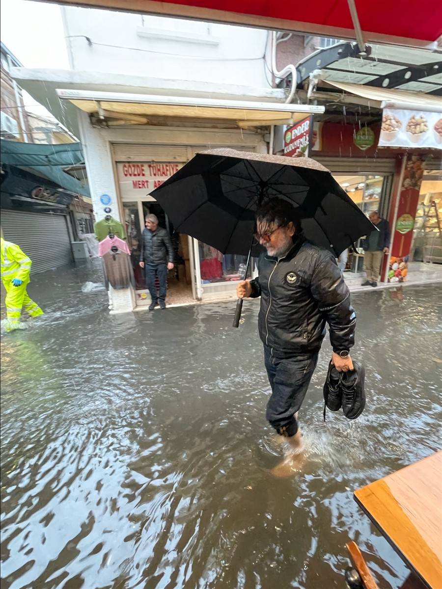 İzmir'de kırmızı alarm! 4 ilçeyi vurdu, tahliye çalışmaları başladı 52