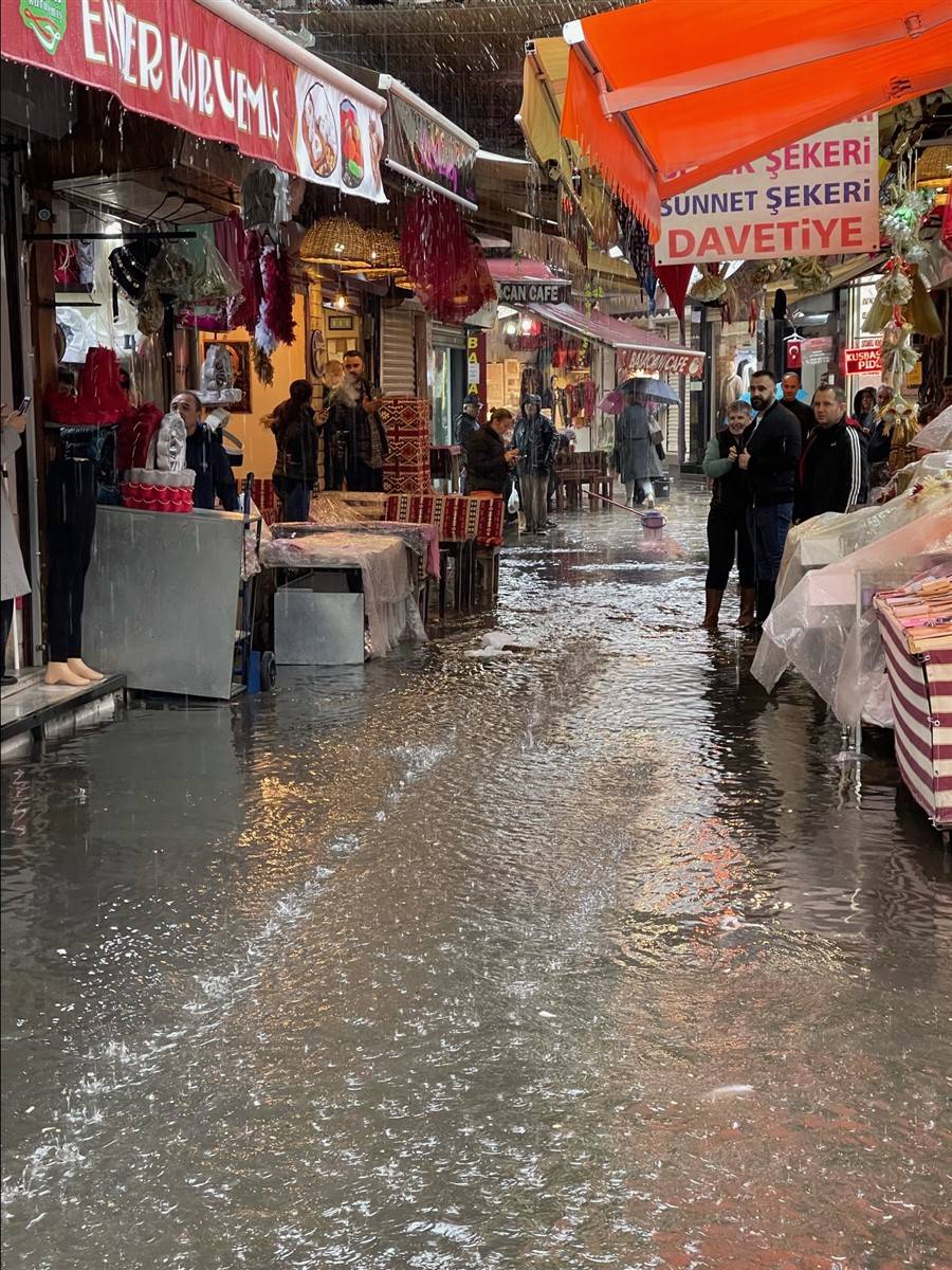 İzmir'de kırmızı alarm! 4 ilçeyi vurdu, tahliye çalışmaları başladı 48