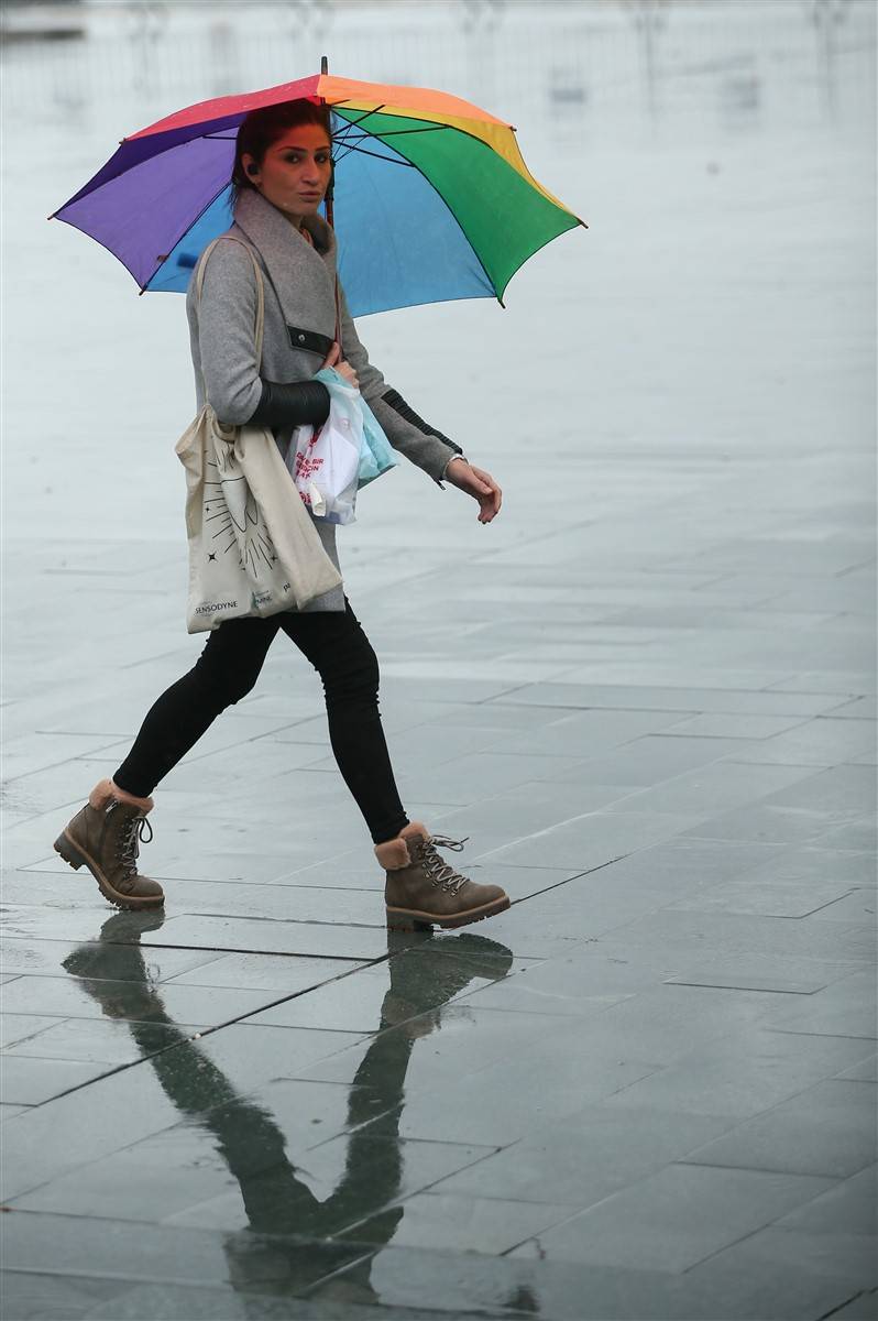 İzmir'de kırmızı alarm! 4 ilçeyi vurdu, tahliye çalışmaları başladı 11